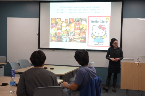Alisa Freedman teaches her Japanese Popular Culture class at the UO.