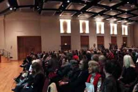  Crowd Panorama: A Conversation with Ursula K. Le Guin / photo by Jack Liu