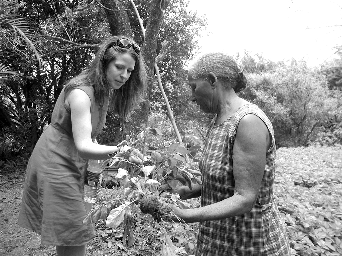 Samantha King (left) with Dominican farmer / photo by Justin King