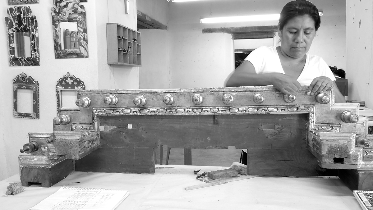 Paula working on a restoration project at the Talleres Comunitarios of Zegache.